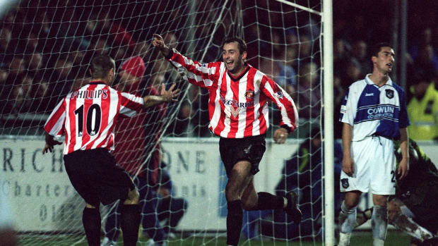 Don Hutchison celebrates Sunderland goal